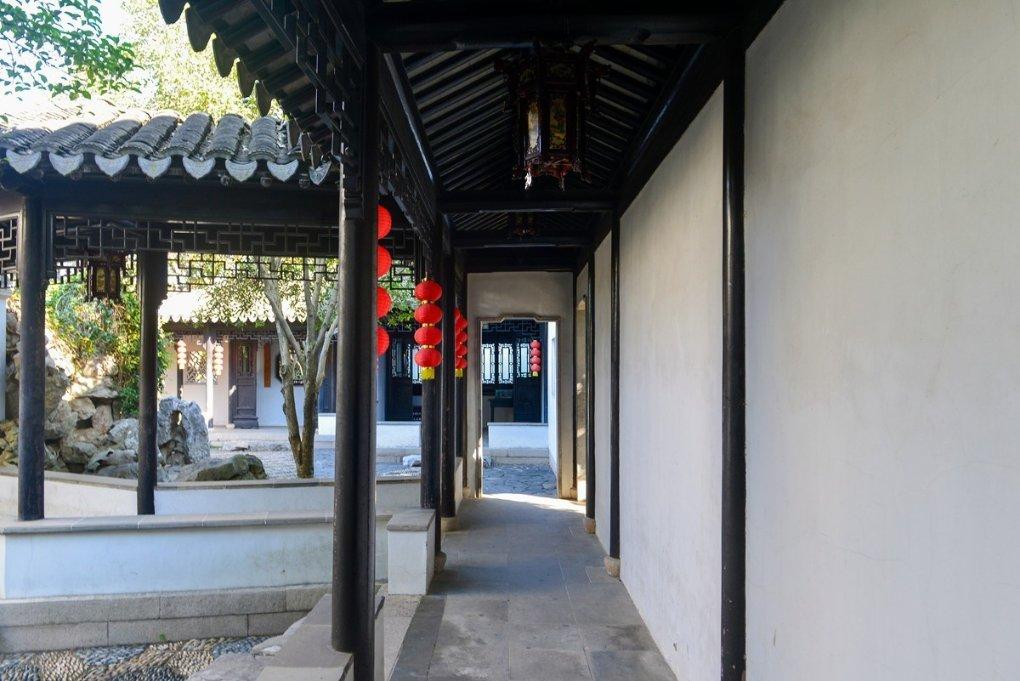 营救迷路的小男孩